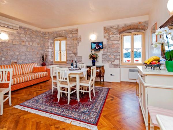 Residence LA CARERA Centro Storico : photo 2 de la chambre appartement 1 chambre - vue sur mer