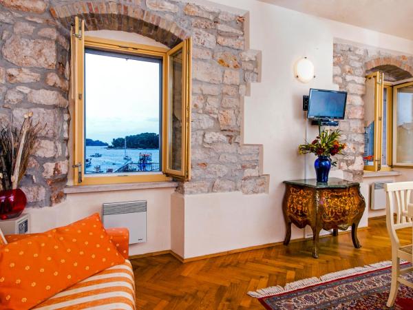 Residence LA CARERA Centro Storico : photo 1 de la chambre appartement 1 chambre - vue sur mer