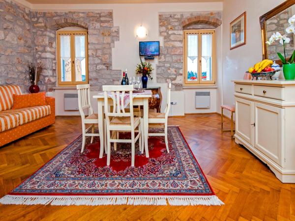 Residence LA CARERA Centro Storico : photo 3 de la chambre appartement 1 chambre - vue sur mer