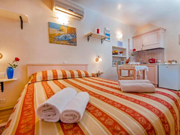 Residence LA CARERA Centro Storico : photo 2 de la chambre chambre double