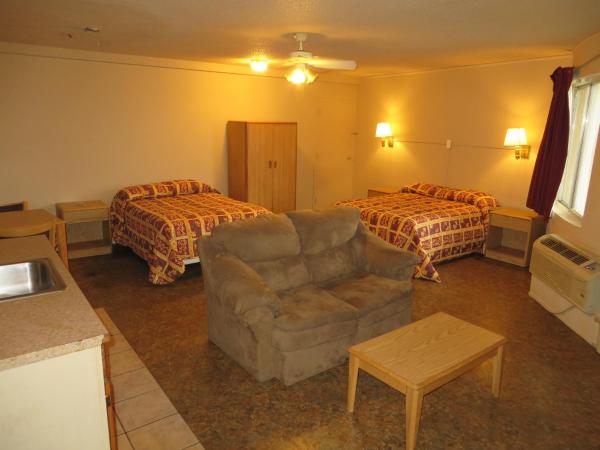 Budgetel Inn and Suites - Louisville : photo 7 de la chambre chambre double avec 2 lits doubles