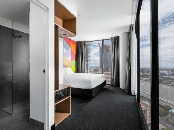ibis Styles Brisbane Elizabeth Street : photo 2 de la chambre chambre lit king-size de luxe d'angle - vue sur fleuve