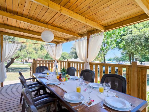 Quality Mobile Homes in Camping Kazela : photo 2 de la chambre mobile home 3 chambres