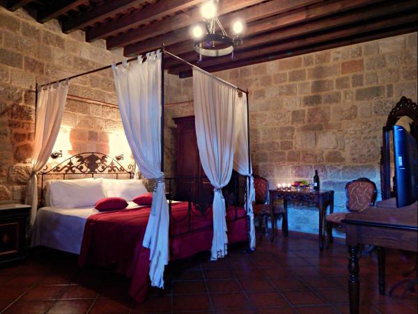 S.Nikolis' Historic Boutique Hotel : photo 7 de la chambre chambre médiévale (bâtiment annexe)