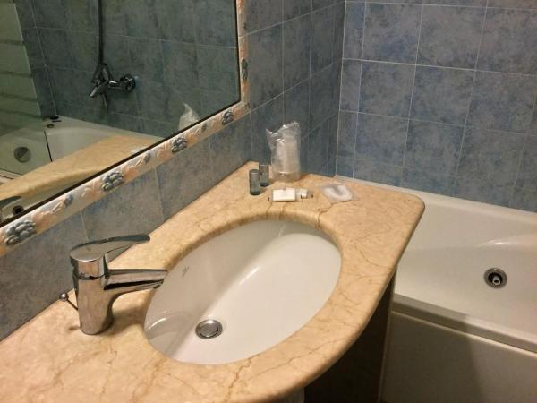 Residenza Due Torri check in presso HOTEL CENTRALE Vicolo Cattani 7 : photo 10 de la chambre chambre double ou lits jumeaux