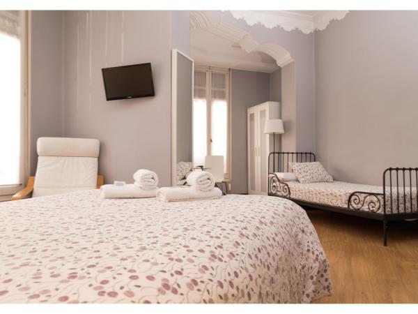 Hi Valencia Canovas : photo 5 de la chambre chambre triple supérieure avec salle de bains privative