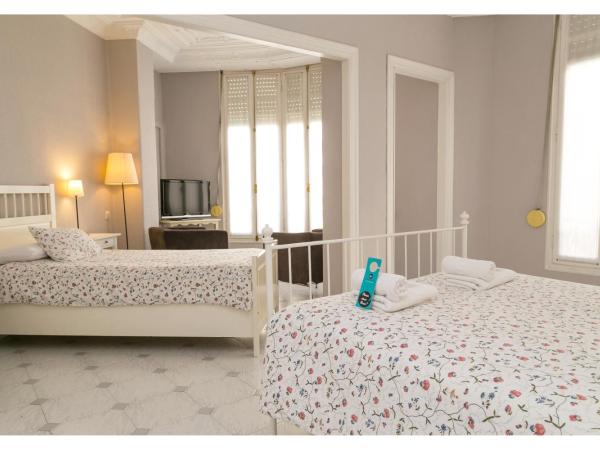 Hi Valencia Canovas : photo 2 de la chambre chambre triple supérieure avec salle de bains privative