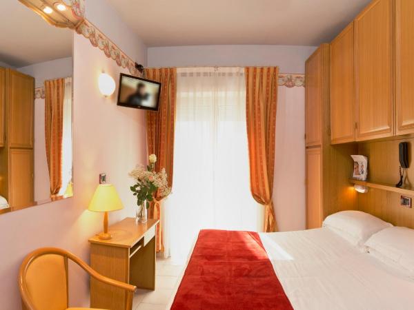 Hotel Kennedy : photo 1 de la chambre chambre double ou lits jumeaux deluxe avec balcon