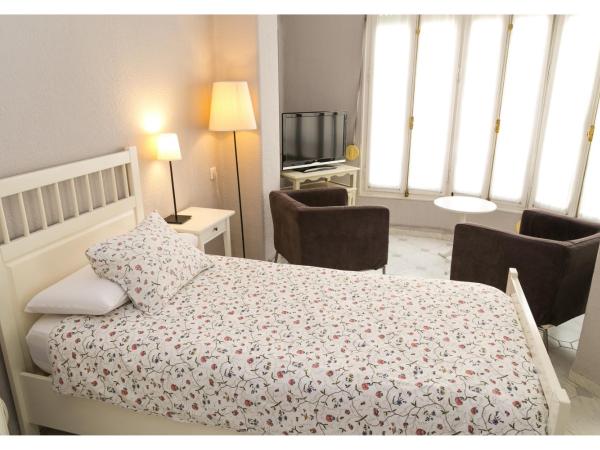 Hi Valencia Canovas : photo 3 de la chambre chambre triple supérieure avec salle de bains privative