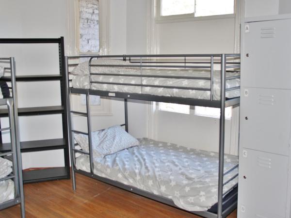 The Hive Hostel - Traveler Friendly, Passport Only : photo 3 de la chambre lit dans dortoir mixte de 10 lits