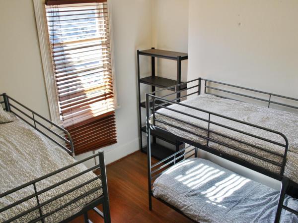 The Hive Hostel - Traveler Friendly, Passport Only : photo 4 de la chambre lit dans dortoir pour femmes de 4 lits