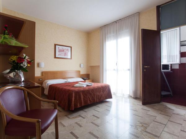 iH Hotels Milano ApartHotel Argonne Park : photo 1 de la chambre chambre double avec kitchenette