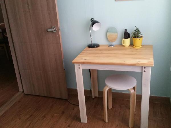 Birdsnest Hostel Hongdae Foreigner only : photo 5 de la chambre chambre simple avec salle de bains commune
