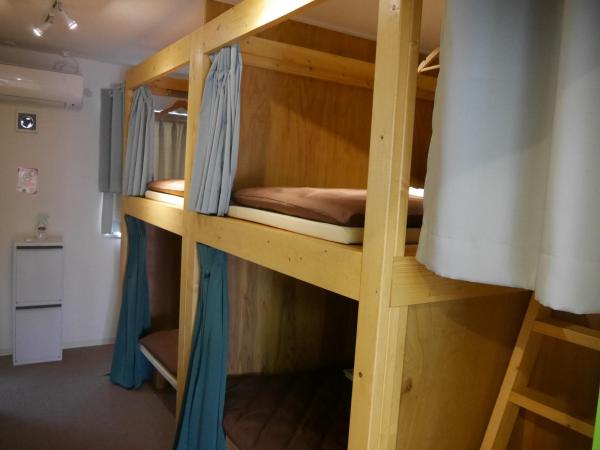 USJに一番近いゲストハウス J-Hoppers Osaka Universal : photo 7 de la chambre lit dans dortoir mixte de 8 lits (réservé aux adultes) 
