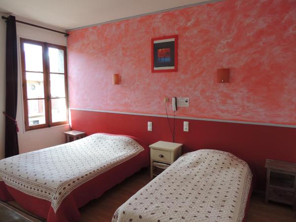 Hôtel du Commerce : photo 1 de la chambre chambre triple