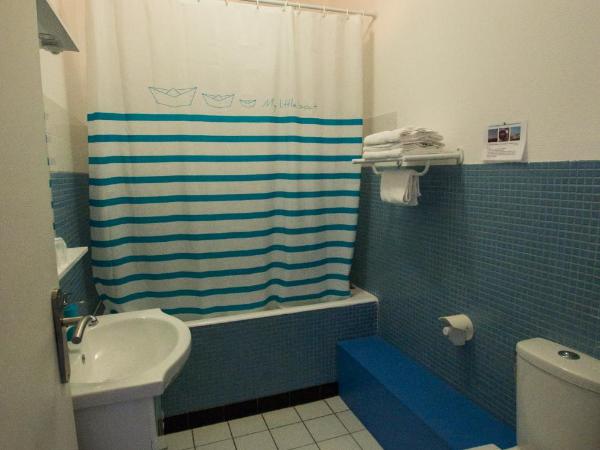 Hôtel du Commerce : photo 7 de la chambre chambre triple