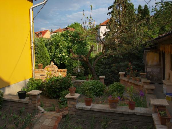 Krisztina Vendégház : photo 4 de la chambre chambre double ou lits jumeaux avec salle de bains privative externe