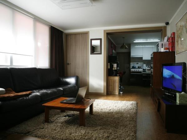 Birdsnest Hostel Hongdae Foreigner only : photo 9 de la chambre chambre simple avec salle de bains commune