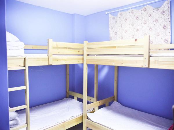 P.Loft Youth Hostel : photo 4 de la chambre lit dans dortoir pour hommes de 4 lits avec douche