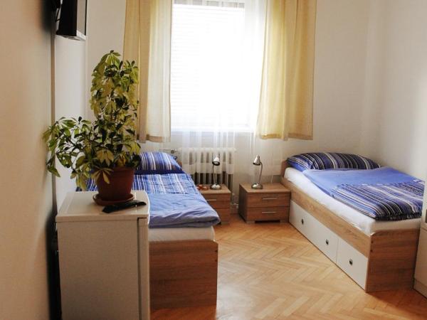 Montagehotel Bed & Steel : photo 3 de la chambre chambre lits jumeaux Économique avec salle de bains commune