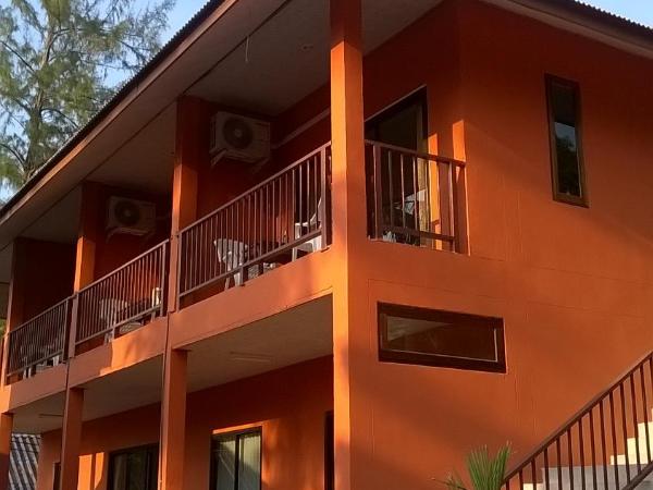 Lanta Cottage - SHA Plus : photo 1 de la chambre chambre double standard avec balcon 