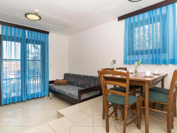 Apartments Kanegra Plava Laguna : photo 1 de la chambre appartement classique (4 + 1)