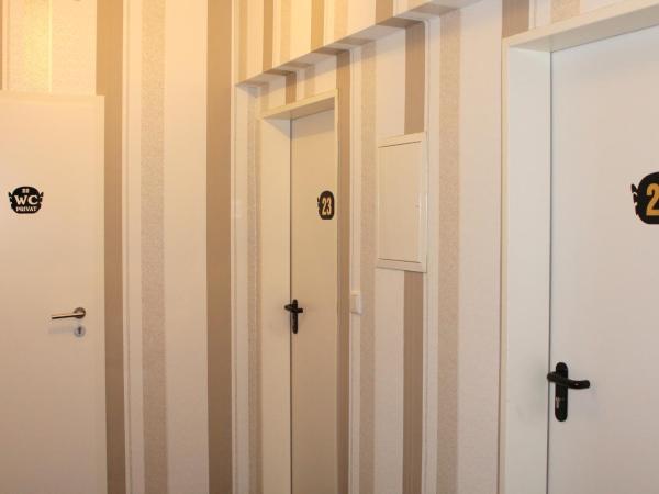 Hotel Famosa : photo 3 de la chambre chambre simple avec salle de bains extérieure privative