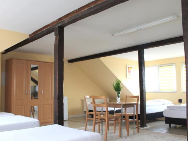 Hotel Famosa : photo 4 de la chambre chambre quadruple standard