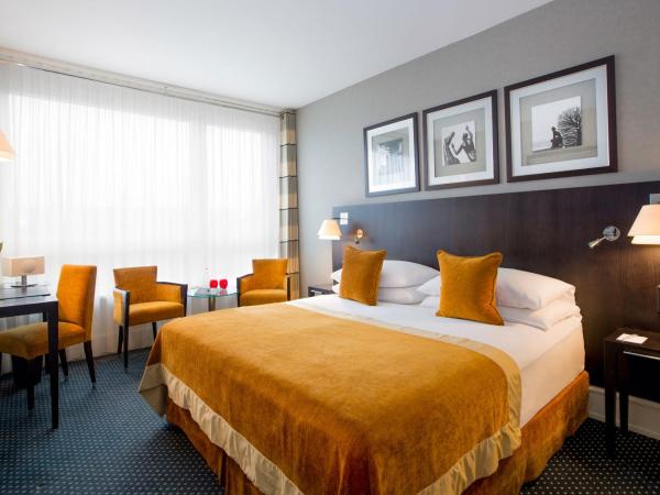 Auteuil Manotel : photo 7 de la chambre chambre familiale (4 adultes + 1 enfant)