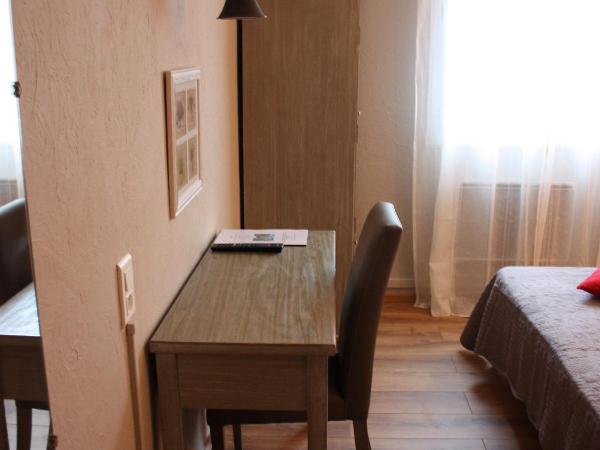 Hôtel le Chalet Fleuri : photo 1 de la chambre chambre lit queen-size