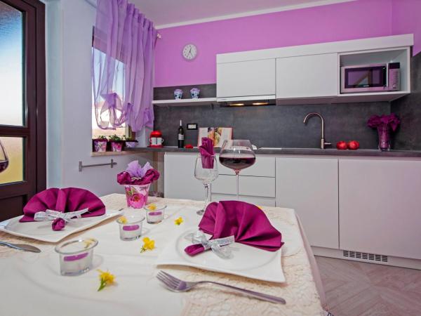 Apartments and Rooms Villa Dea ADULTS ONLY : photo 7 de la chambre appartement 1 chambre avec terrasse et vue sur le jardin