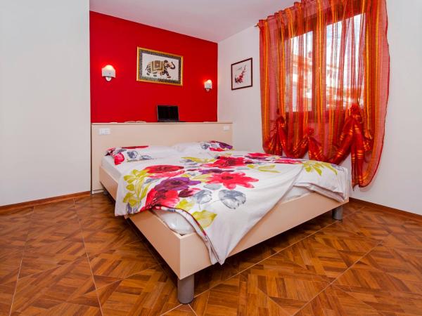 Apartments and Rooms Villa Dea ADULTS ONLY : photo 7 de la chambre appartement supérieur 1 chambre avec terrasse - vue sur jardin