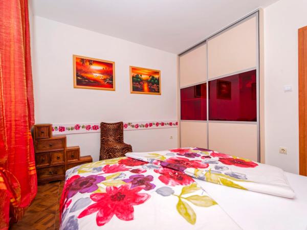 Apartments and Rooms Villa Dea ADULTS ONLY : photo 8 de la chambre appartement supérieur 1 chambre avec terrasse - vue sur jardin