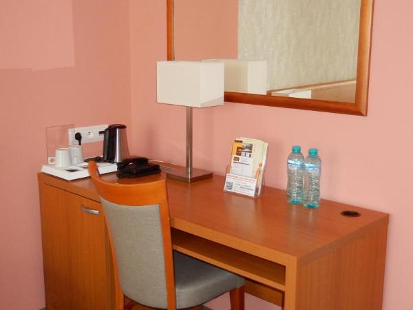 Avanti Hotel : photo 3 de la chambre chambre double ou lits jumeaux antiallergique avec accès au centre relax public