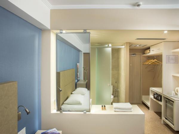 Airotel Alexandros : photo 7 de la chambre hébergement supérieur avec balcon
