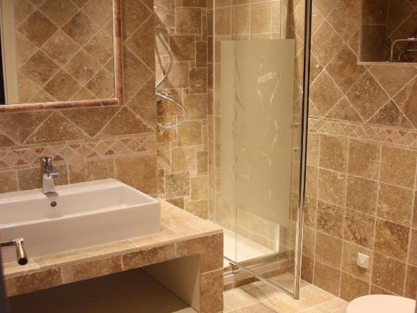 Hôtel le Chalet Fleuri : photo 7 de la chambre chambre lit queen-size