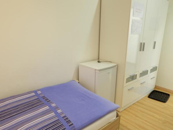 Montagehotel Bed & Steel : photo 3 de la chambre chambre triple Économique avec salle de bains commune