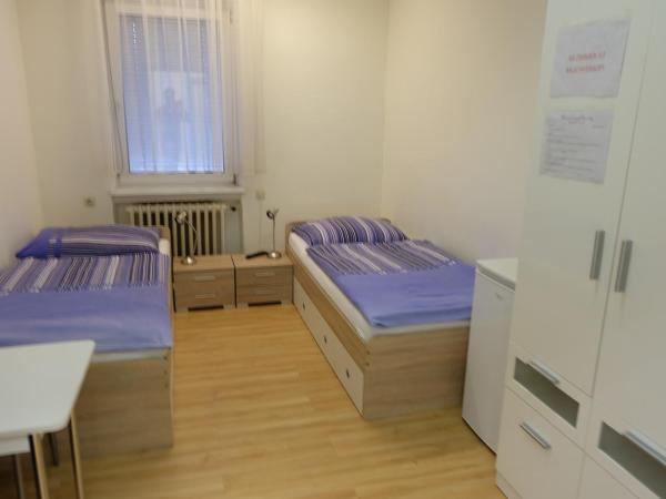 Montagehotel Bed & Steel : photo 2 de la chambre chambre lits jumeaux Économique avec salle de bains commune