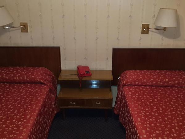 Diplomat Hotel : photo 7 de la chambre chambre double ou lits jumeaux standard
