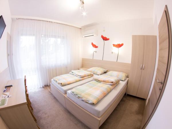 Vándor Vendégház : photo 1 de la chambre chambre lits jumeaux avec salle de bains privative