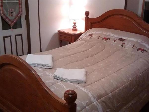 Gîte Mont Joly : photo 3 de la chambre chambre double avec salle de bains privative