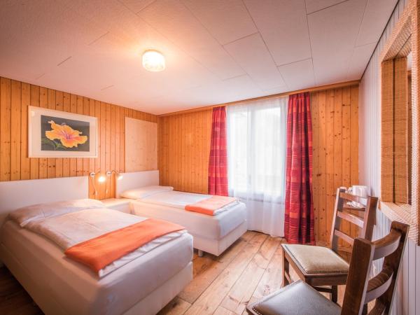 Hotel Tell and Apartments : photo 1 de la chambre chambre lits jumeaux