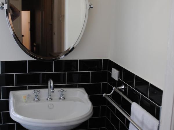 Edward Lodge New Fam : photo 7 de la chambre chambre lit queen-size premium