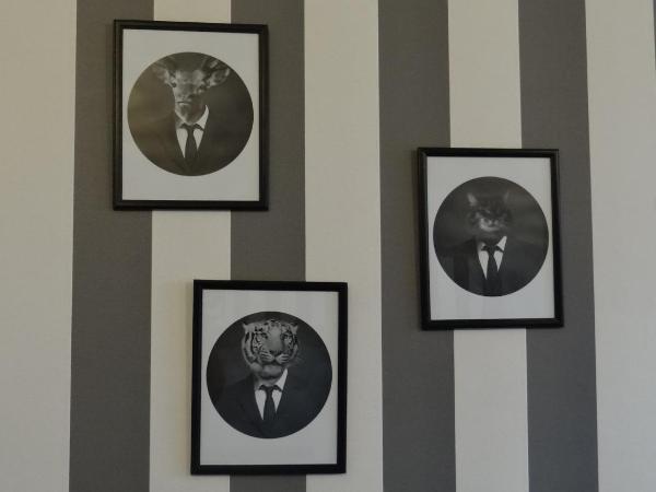 B&B Le Bonimenteur : photo 10 de la chambre noir et blanc - chambre double ou lits jumeaux avec salle de bains privative