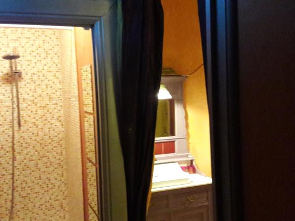 B&B Le Bonimenteur : photo 9 de la chambre l'orientale - chambre double avec douche