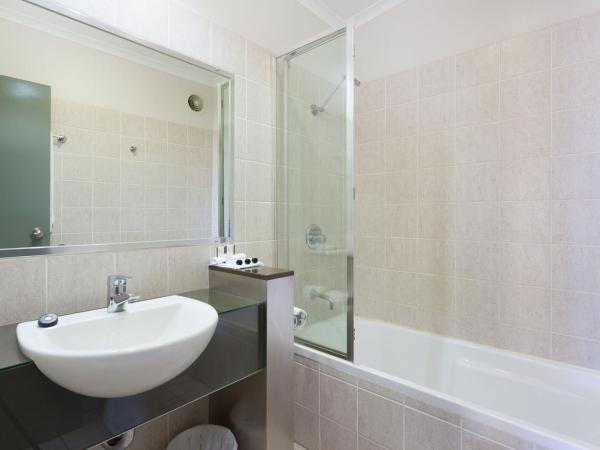 Rocklea International Motel : photo 4 de la chambre chambre lits jumeaux deluxe