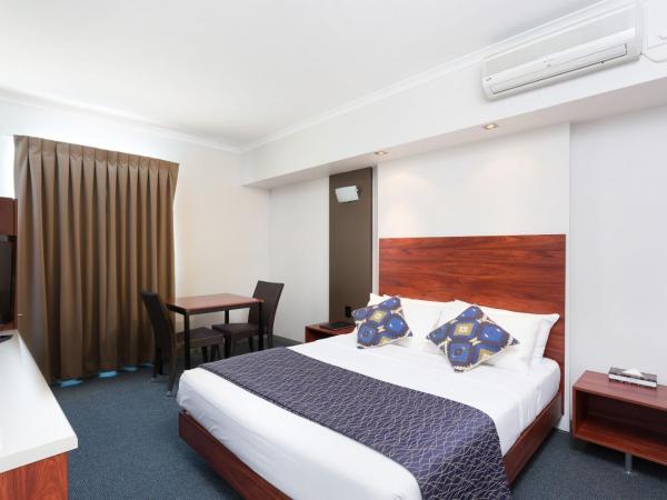 Rocklea International Motel : photo 2 de la chambre chambre lit queen-size deluxe