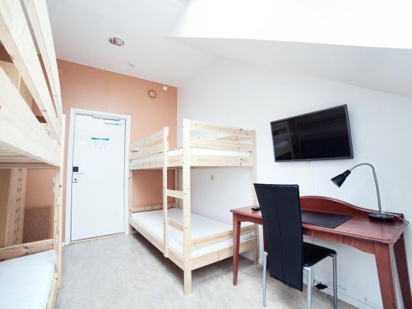 Pronova Hotell & Vandrarhem : photo 3 de la chambre chambre quadruple avec salle de bains commune