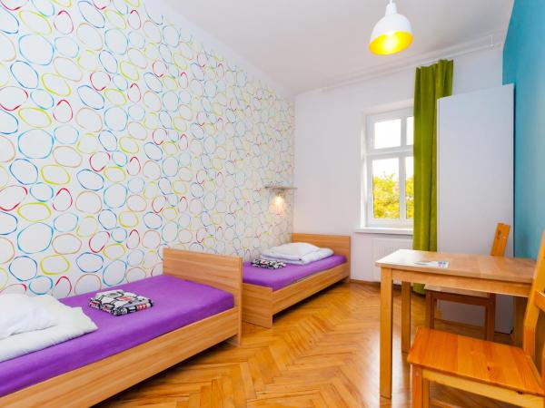 Atlantis Hostel : photo 6 de la chambre chambre lits jumeaux avec salle de bains commune