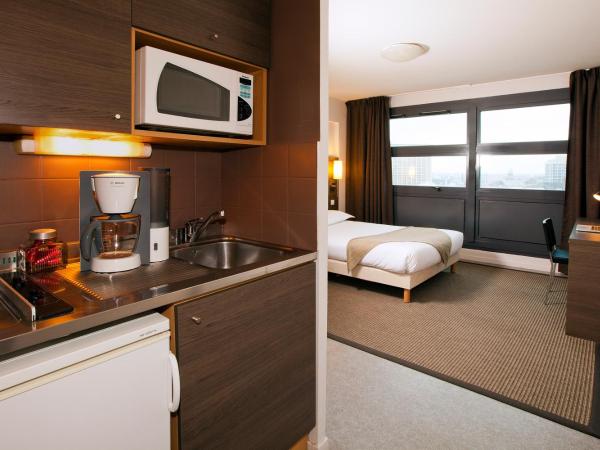 Séjours & Affaires Lille Europe : photo 3 de la chambre studio (2 adultes)